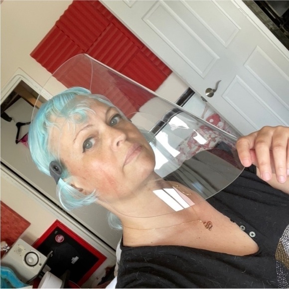 Clear face Shield warn only for this pic
Is adjustable but for a man possibly - Picture 6 of 6